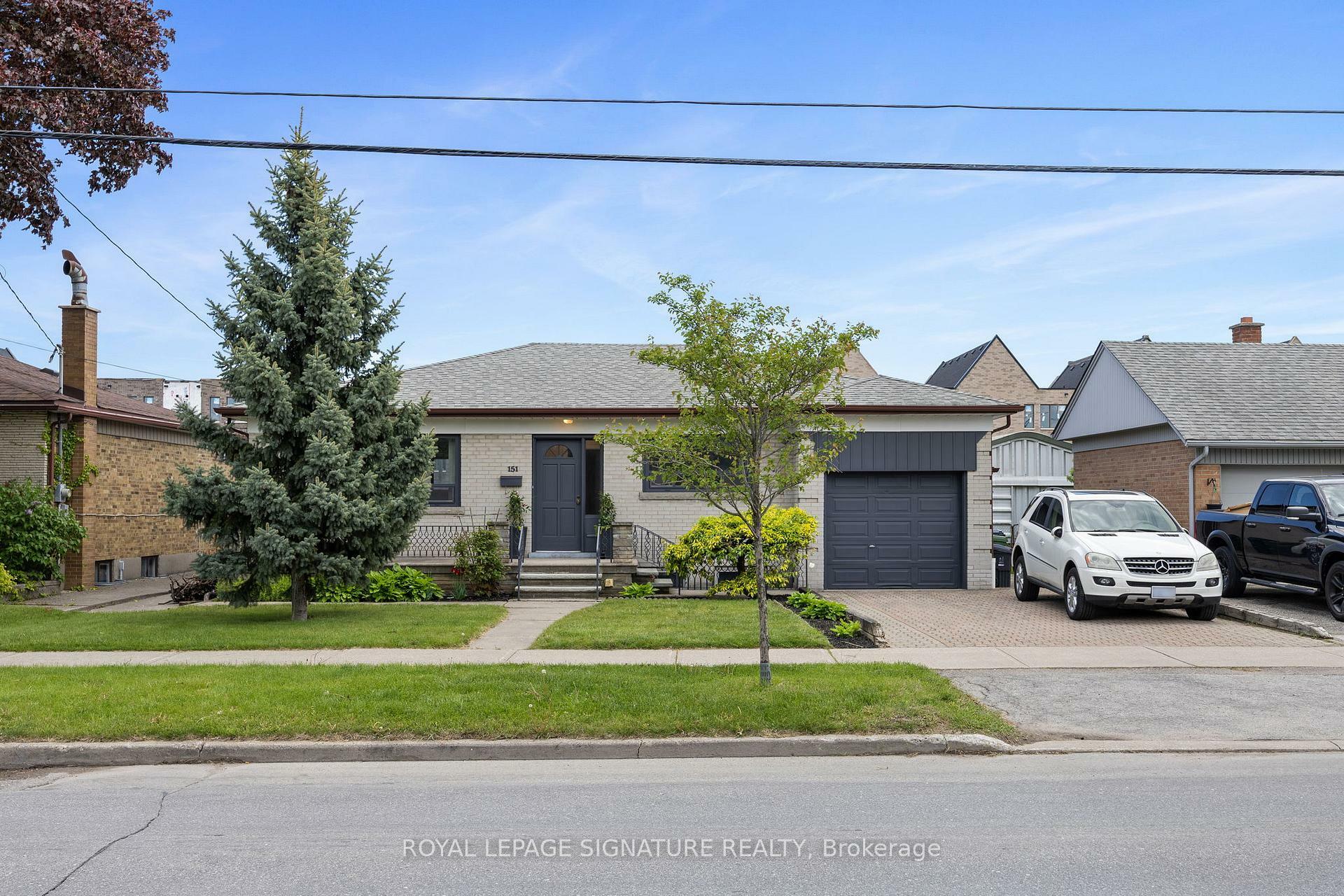Photo de la propriété: 151 Ranee Avenue ON M6A 1N3