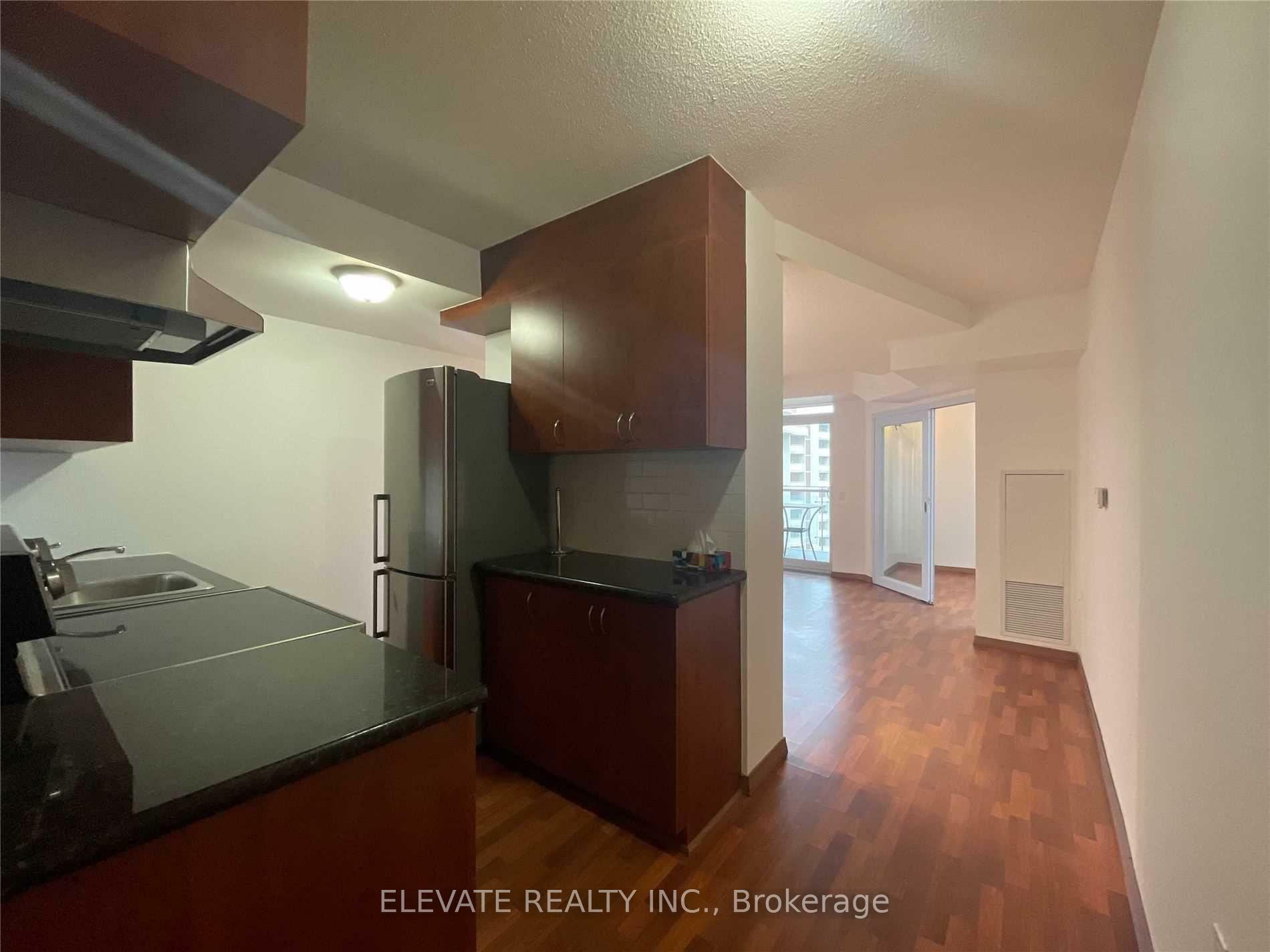 Property Photo: 15 Maplewood Avenue 903 ON M6C 4B4