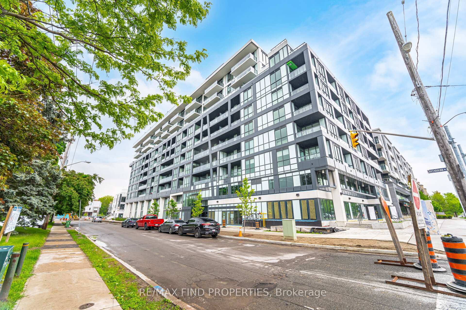 Property Photo: 6 Greenbriar Road 910 ON M2K 0H6