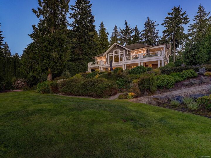 Property Photo:  792 Lands End Rd  BC V8L 5K9 