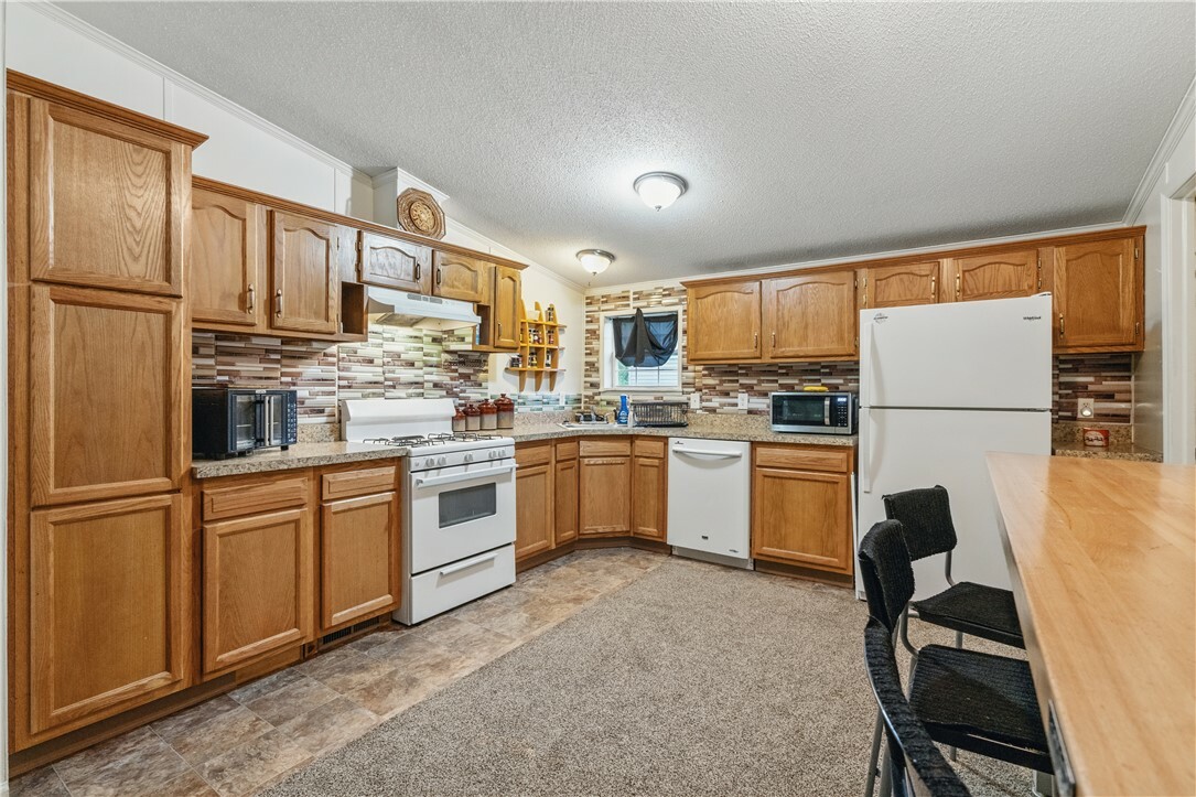 Property Photo: 306 Eergreen Ct PA 15632