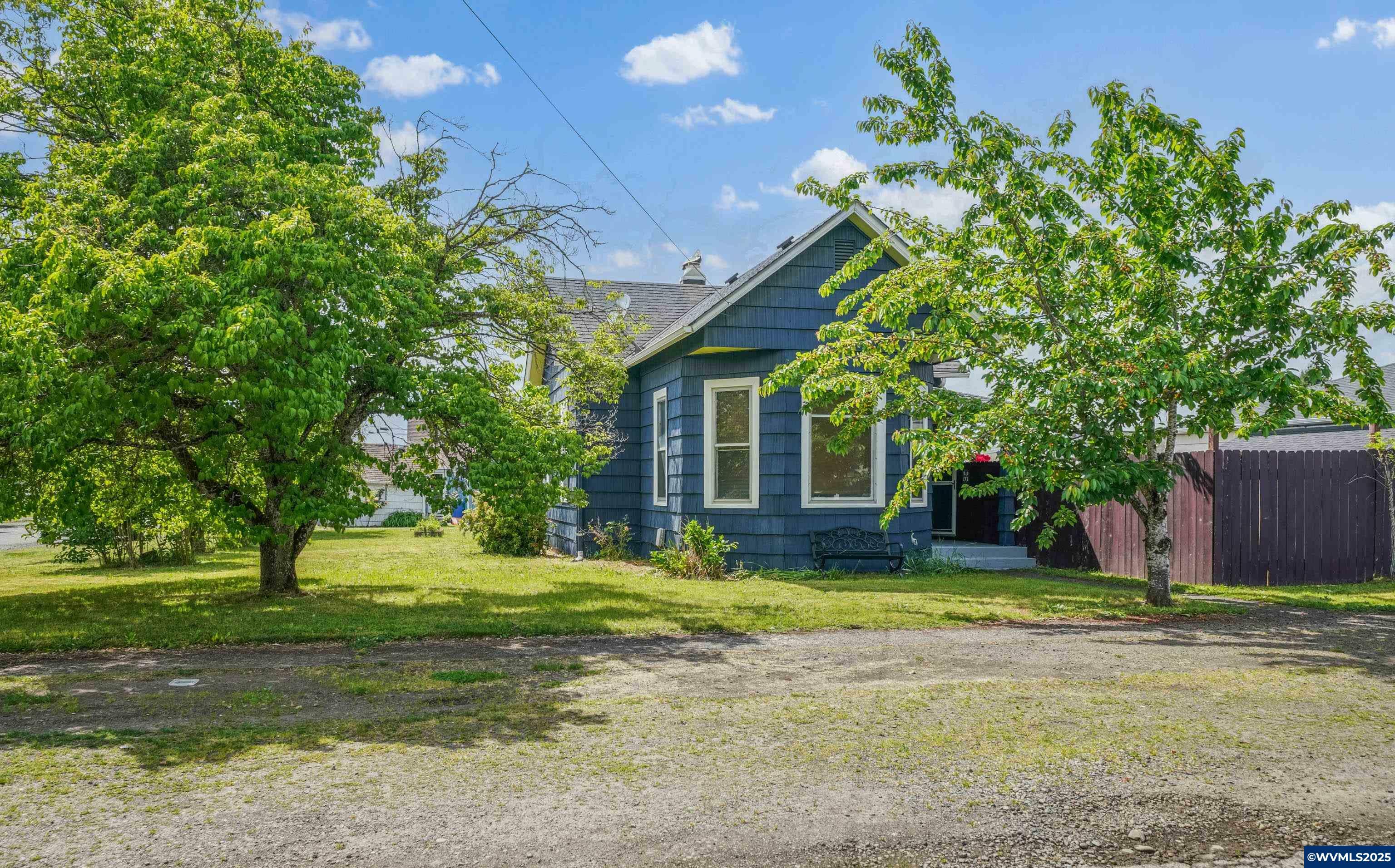 Property Photo: 1109 4th Av OR 97383