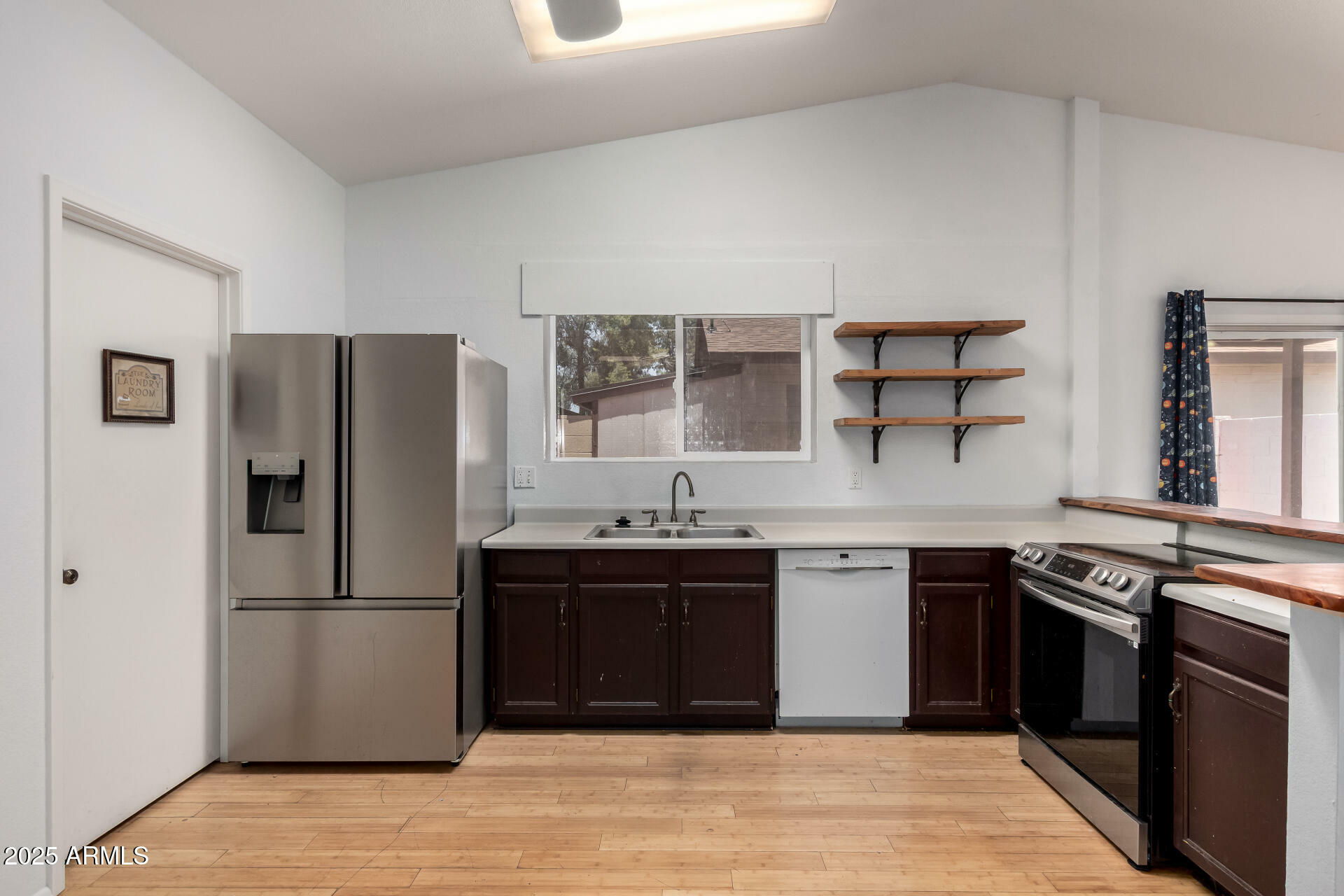Property Photo: 5135 E Evergreen Street 1166 AZ 85205