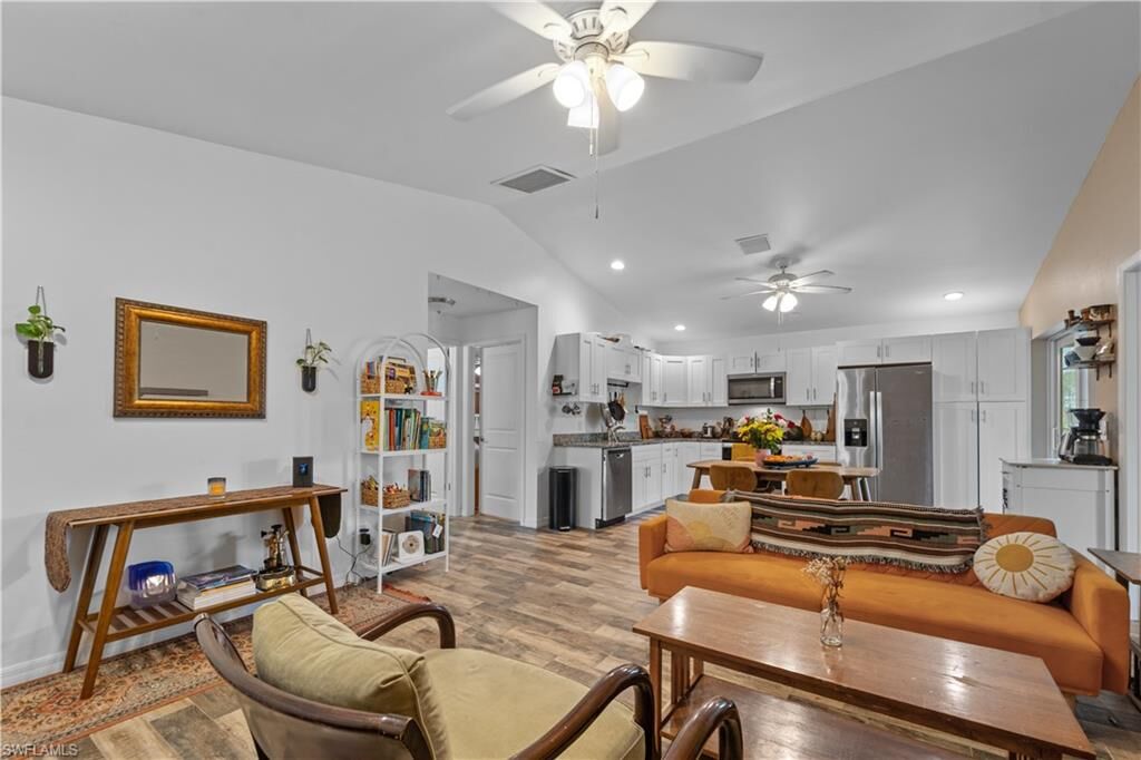 Property Photo: 27433 Las Lomas Dr FL 33955