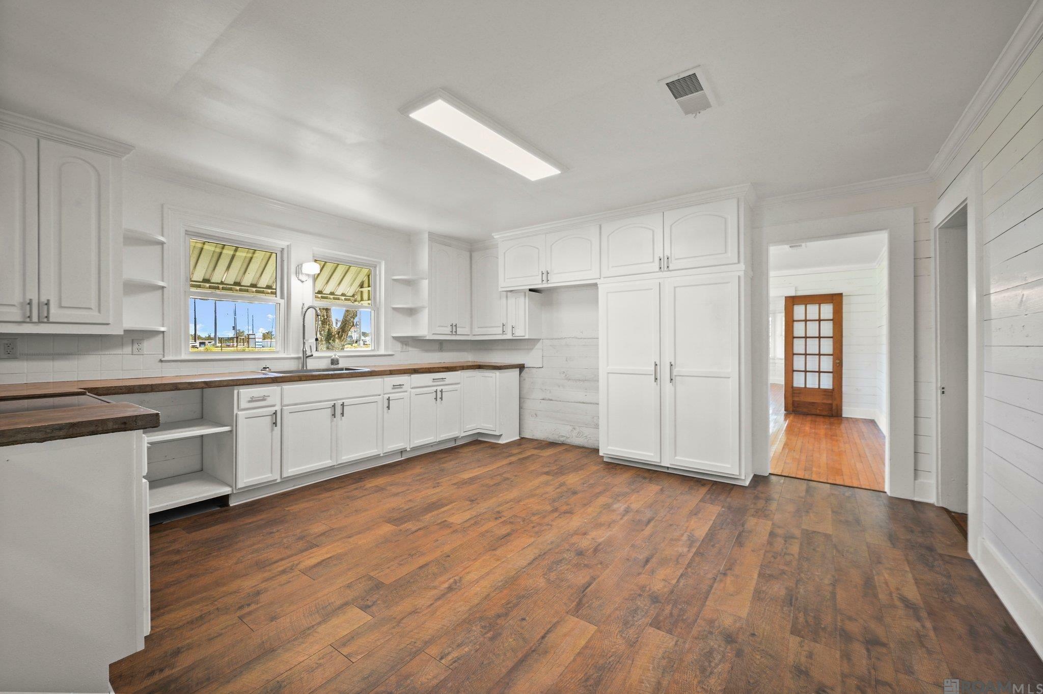 Property Photo: 8400 Main St LA 70778