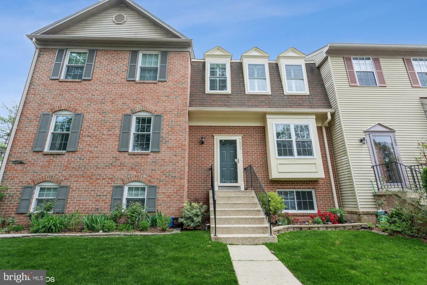 Property Photo: 7092 Solomon Seal Court VA 22152