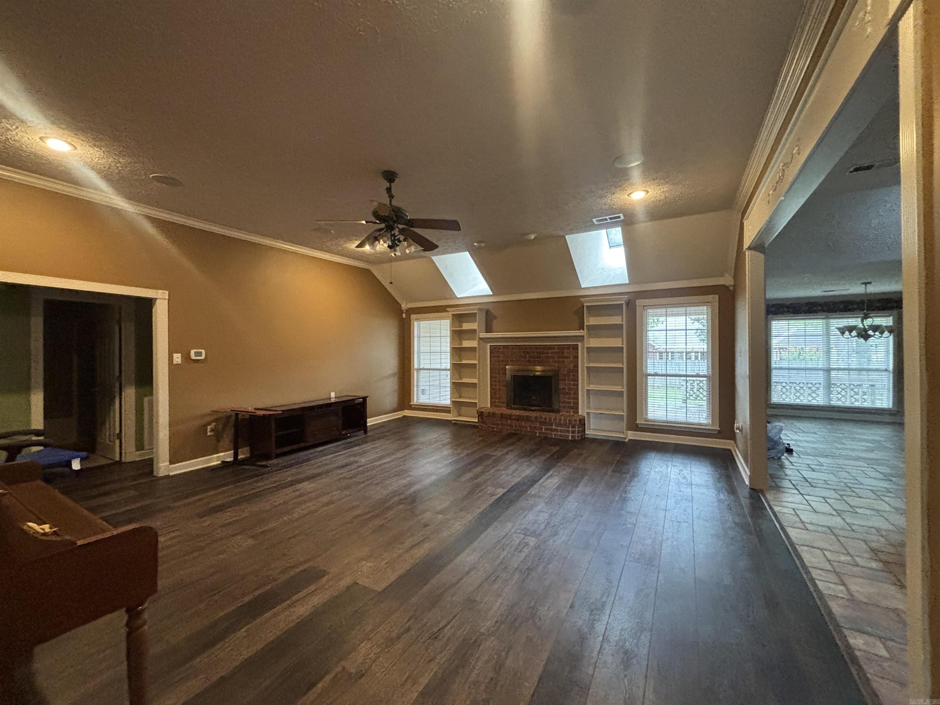 Property Photo: 115 Las Colinas Street AR 72034