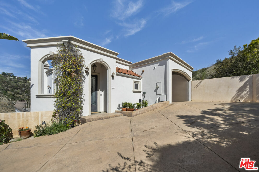 Property Photo: 8031 Floral Ave CA 90046