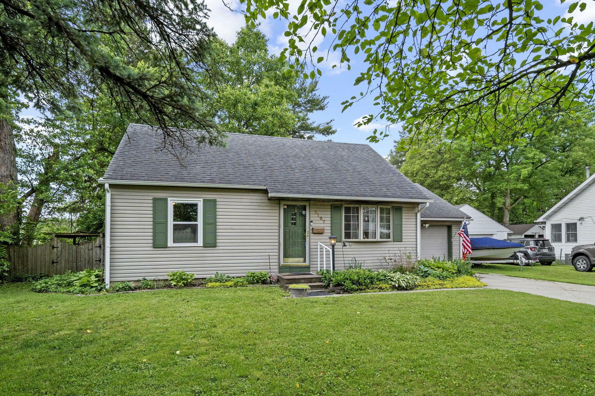 Property Photo: 2107 Radnor Avenue OH 43224