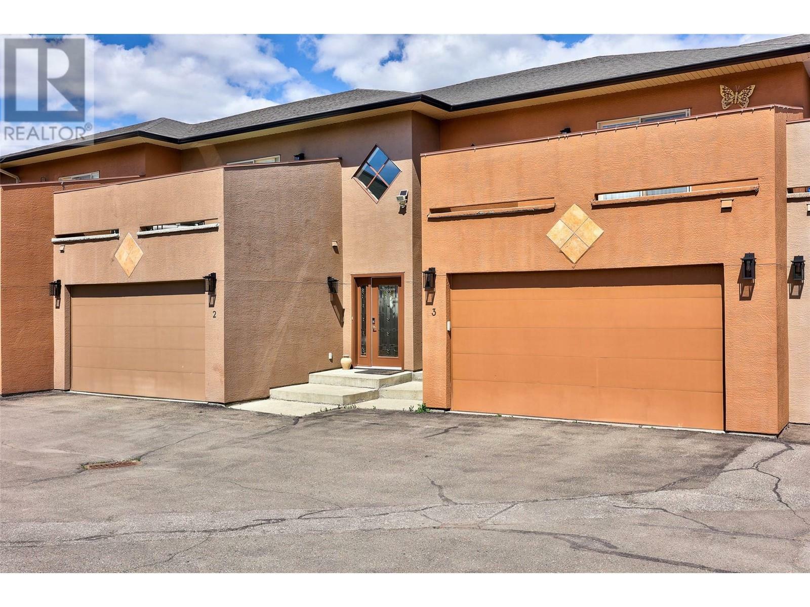 Property Photo: 776 Dunrobin Drive 3 BC V1S 1X9