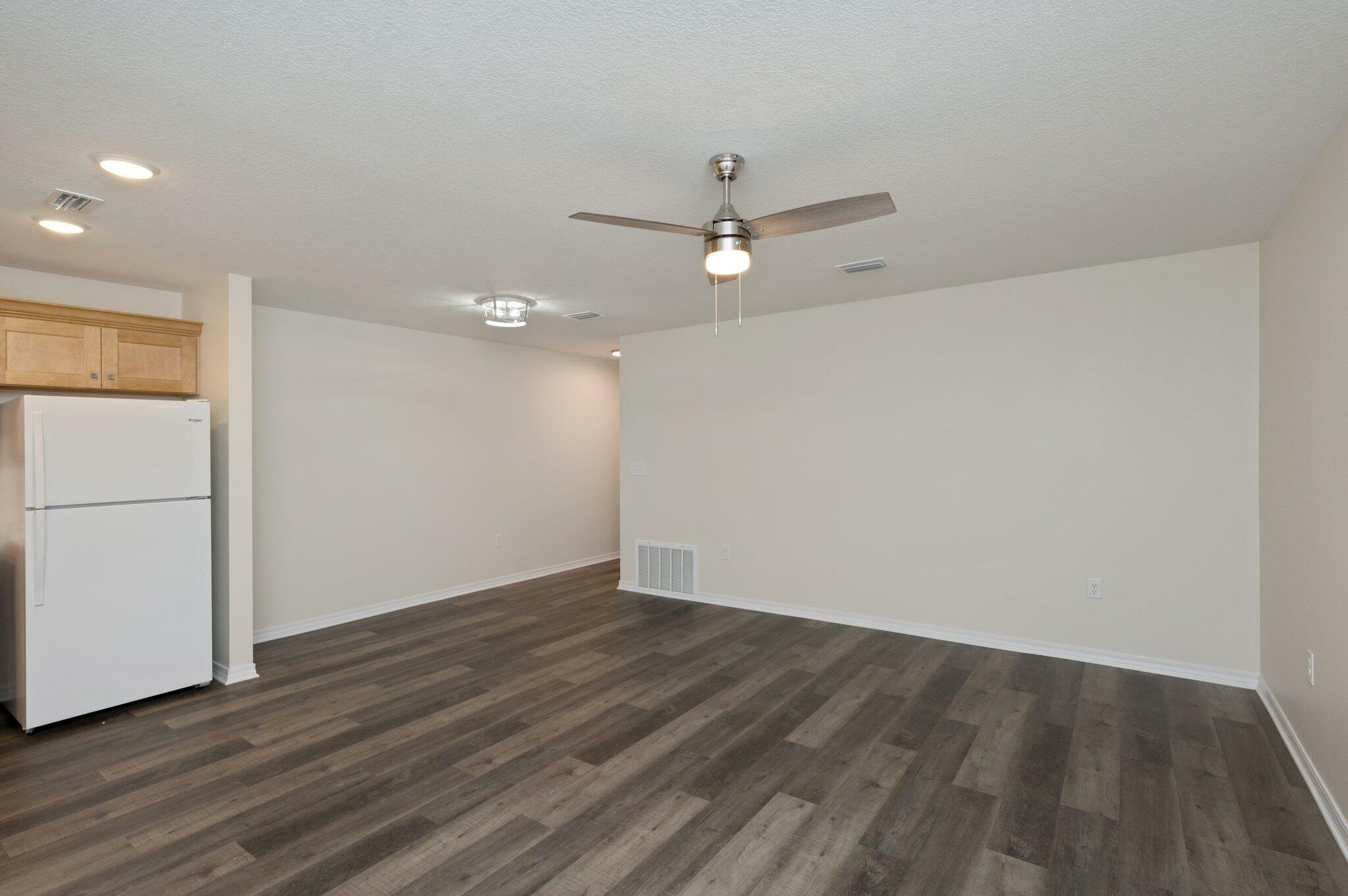 Property Photo: 1530 E 1st Avenue FL 32539