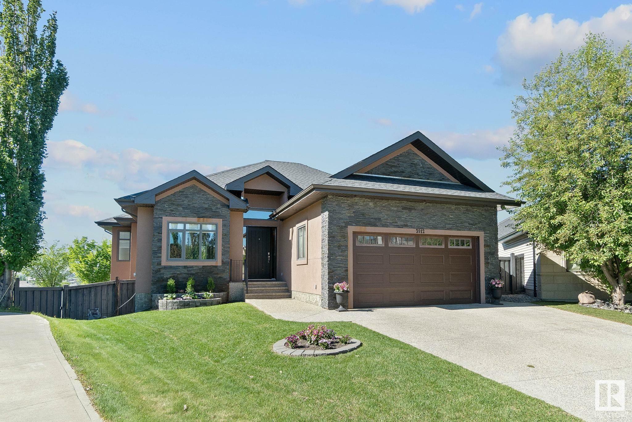 Property Photo: 3912 Macneil Bay Bay NW AB T6R 0H5