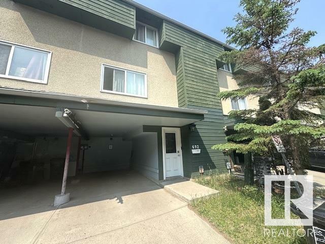 Photo de la propriété: 692 Abbottsfield Road NW AB T5W 4R4