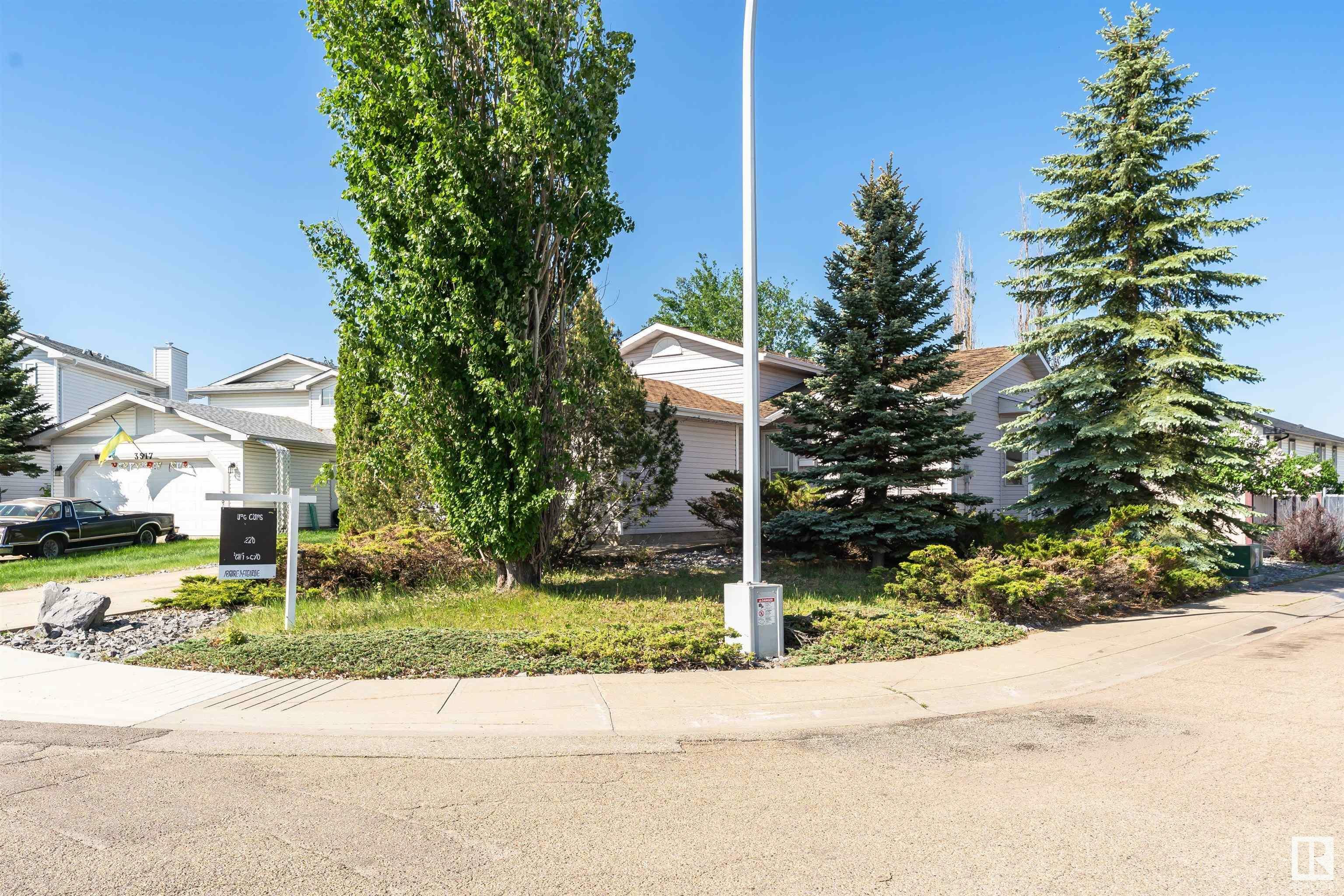 Property Photo: 3519 39 Avenue NW AB T6L 6N7