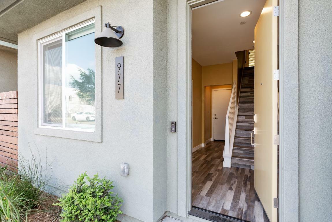 Property Photo:  977 24th Street  CA 94607 