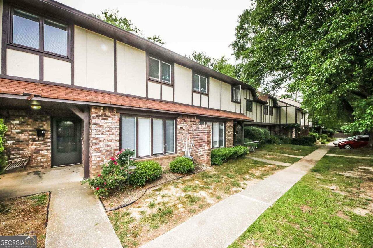 Property Photo: 1200 Ashborough Terrace SE A GA 30067