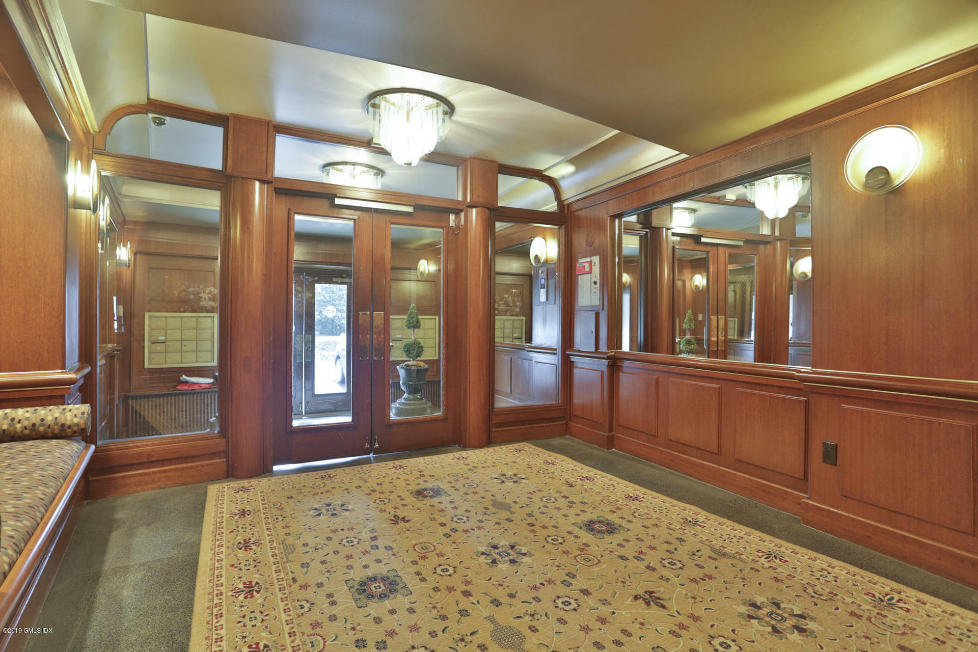Property Photo: 15 Lafayette Court 1B CT 06830