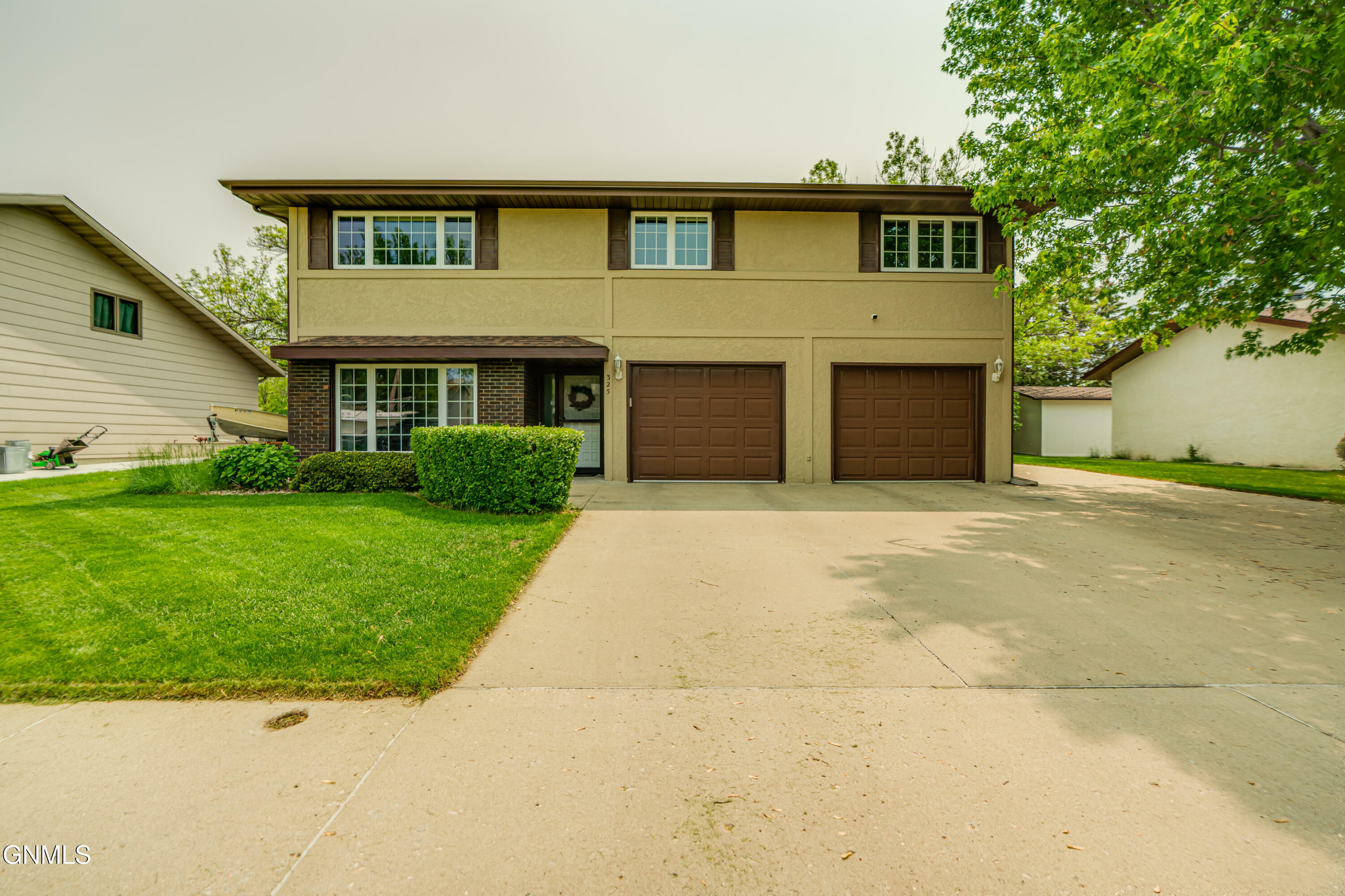 Property Photo: 325 Weatherby Way ND 58503