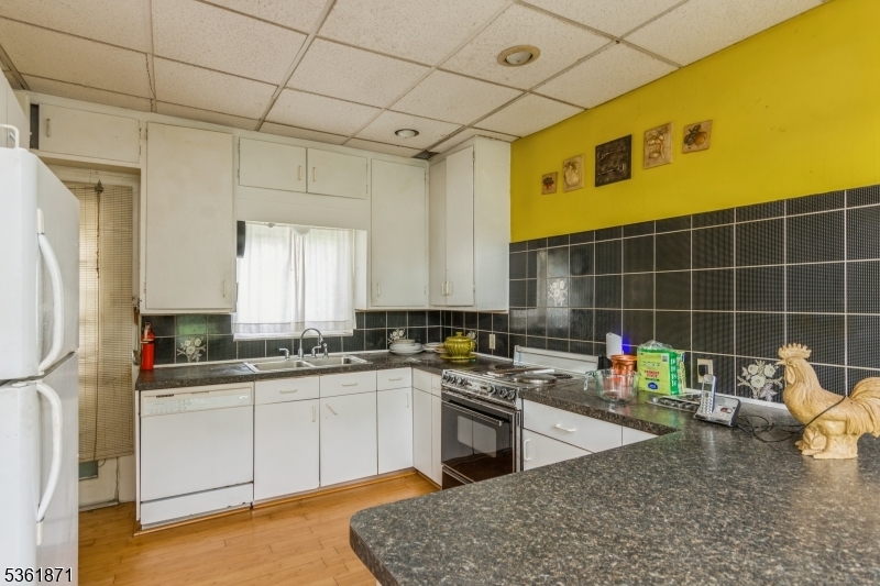 Property Photo:  835 Woodland Ave  NJ 07060 