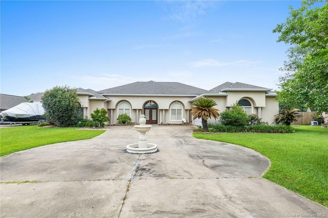 Property Photo: 4941 Westridge Drive E LA 70605