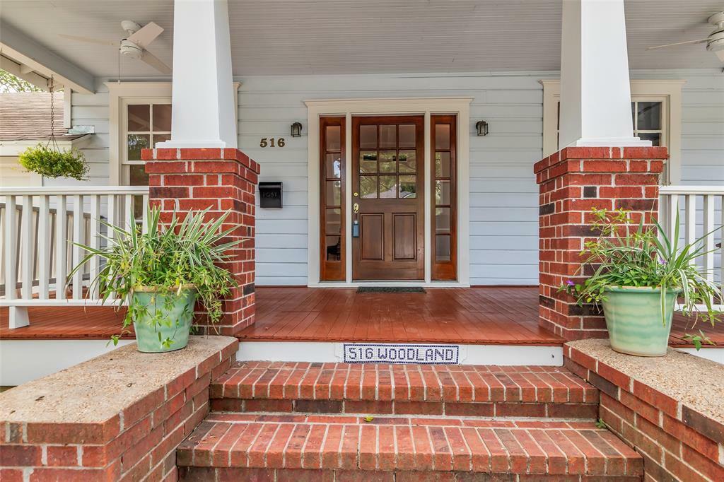 Property Photo: 516 Woodland Street TX 77009