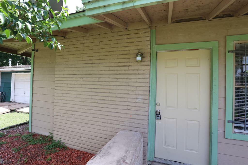 Property Photo: 5734 Lyndhurst Drive TX 77033