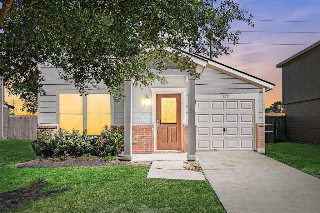 Property Photo: 822 Ellerton Lane TX 77090