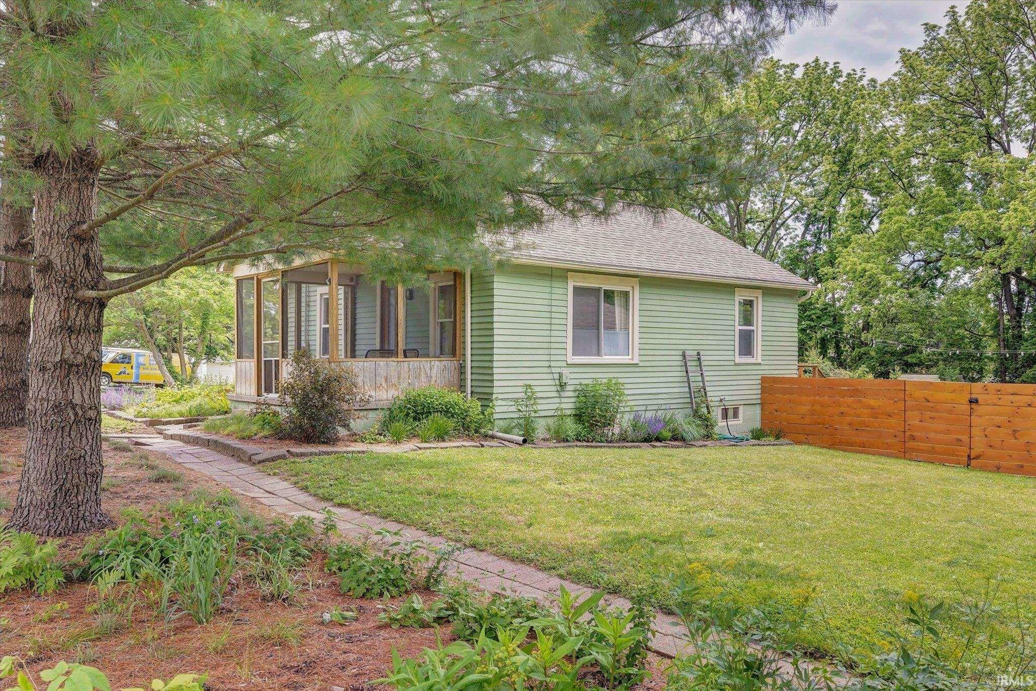 Property Photo:  711 W Graham Drive  IN 47403-3424 