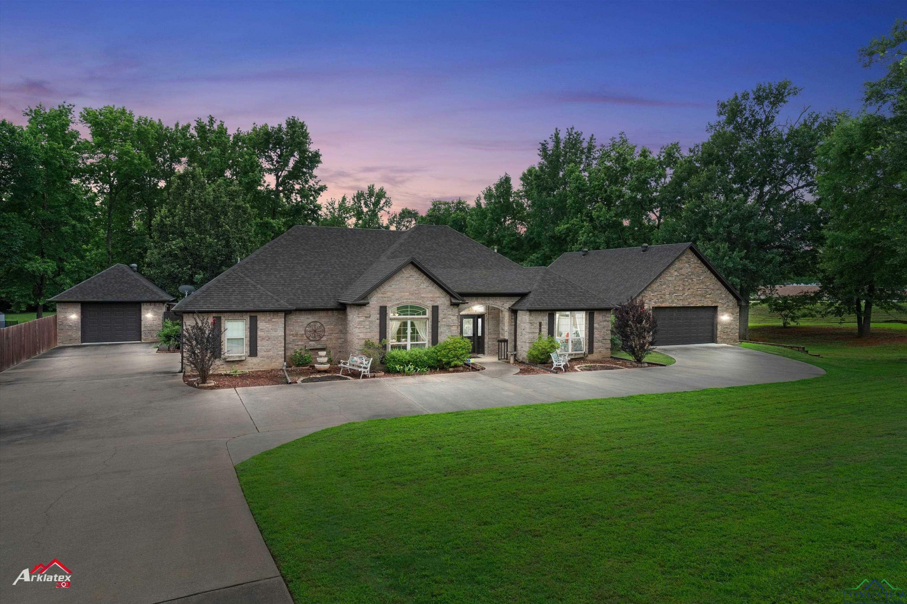2702 Houston St  Kilgore TX 75662 photo