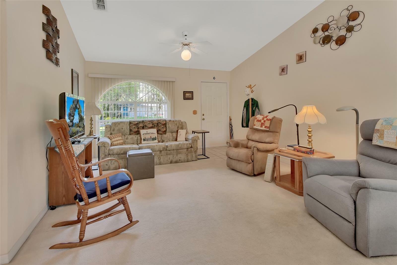 Property Photo: 663 E Lansdowne Avenue FL 32763