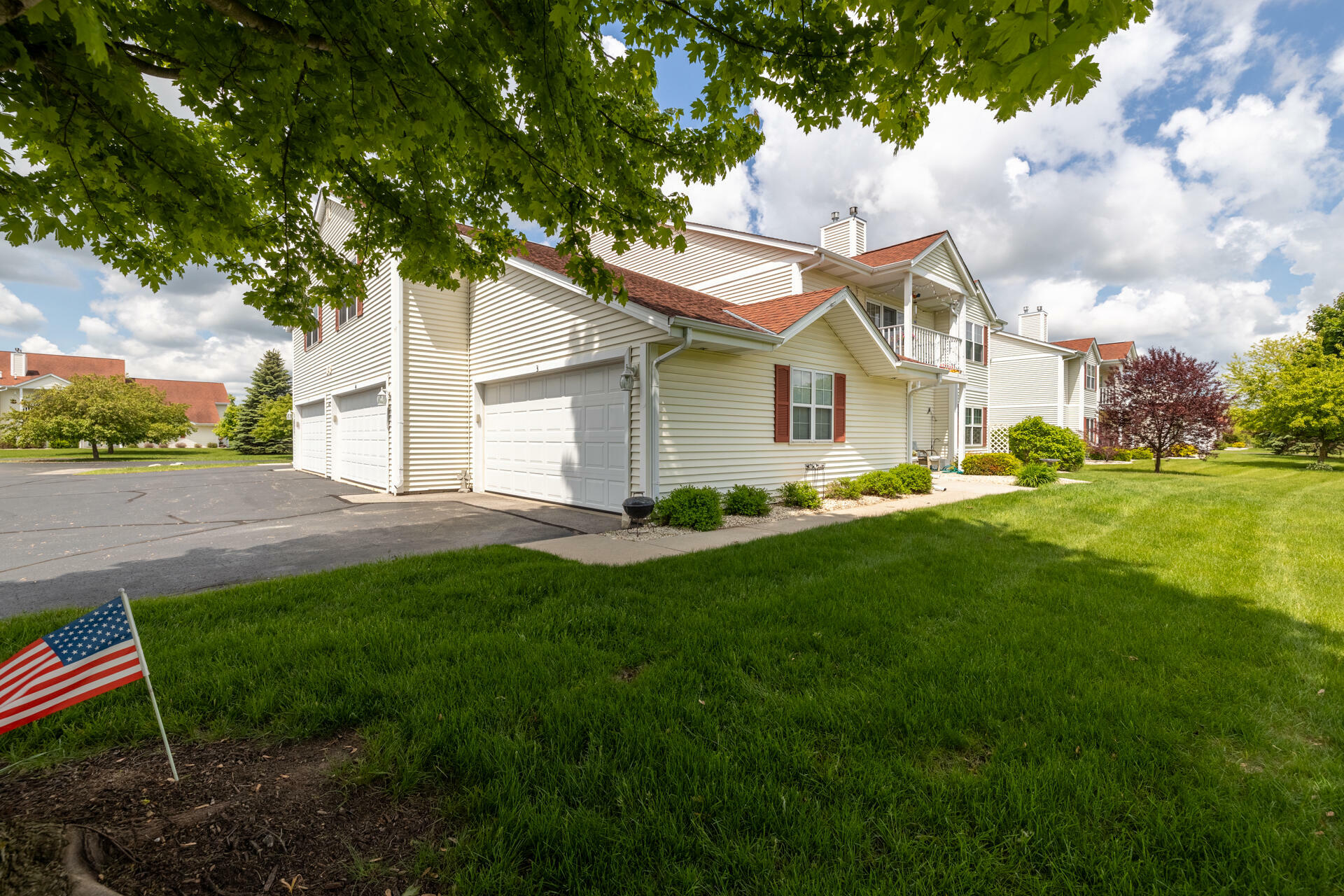 Property Photo: 683 Wood River Ct 1 WI 53095