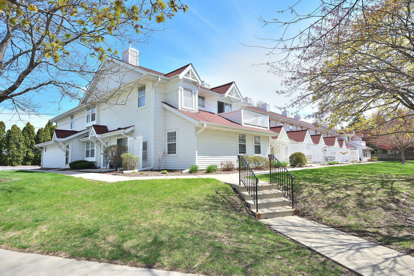 5970 S Crosswinds Dr 3  Cudahy WI 53110 photo