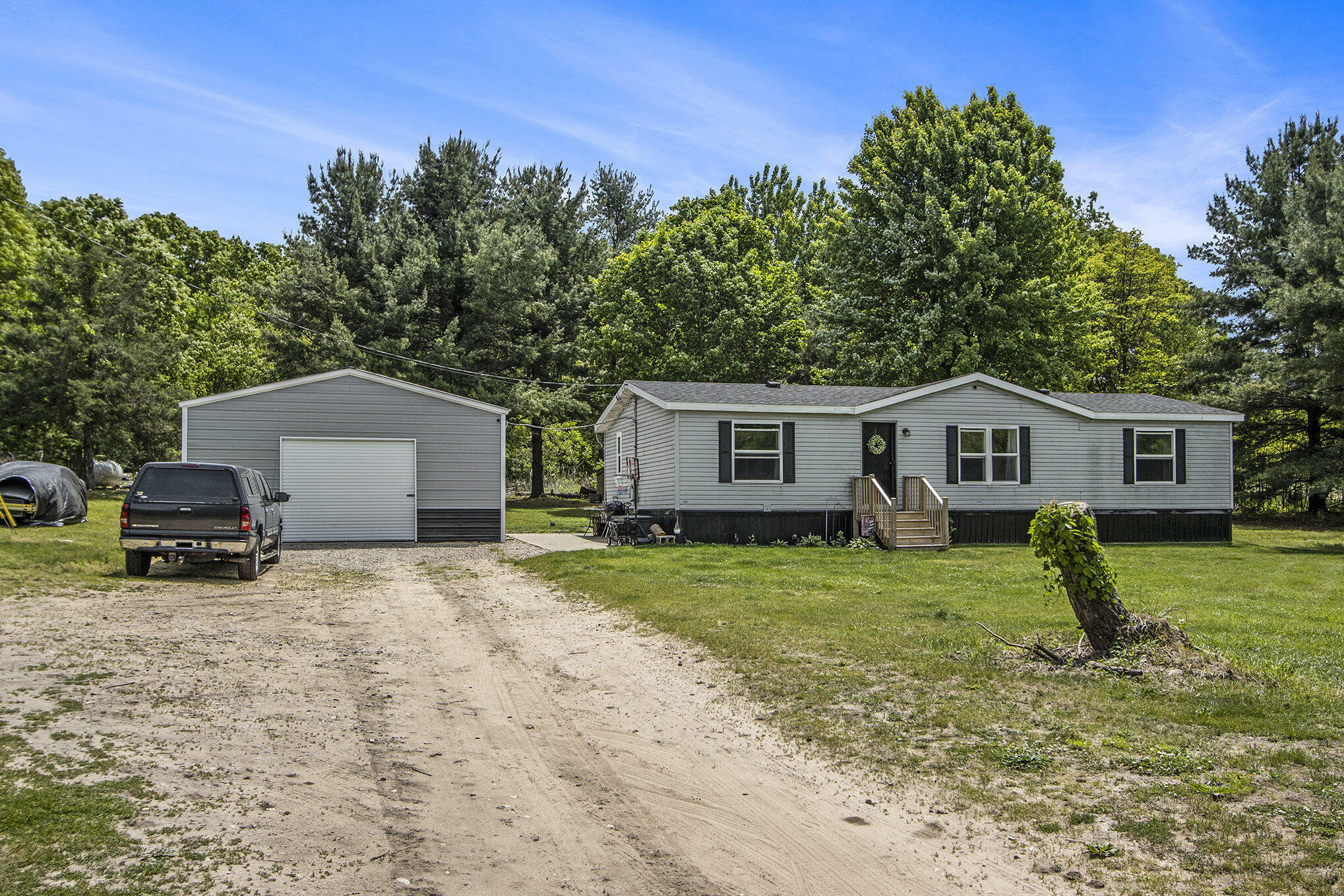 Property Photo: 33501 County Road 669 MI 49065