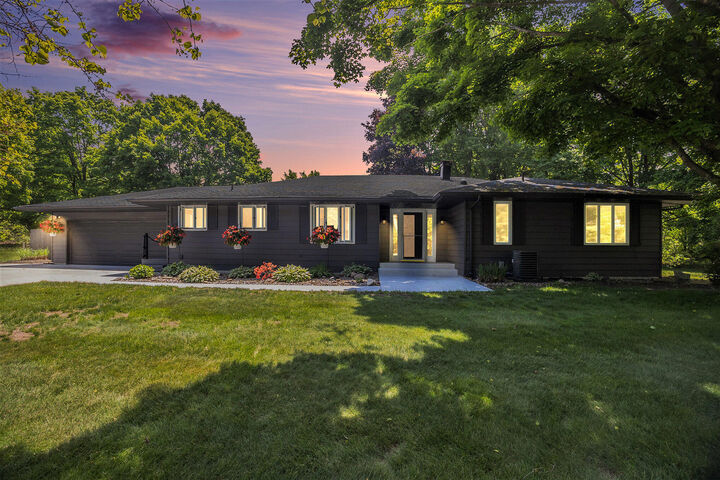 76593 14th Avenue  South Haven MI 49090 photo