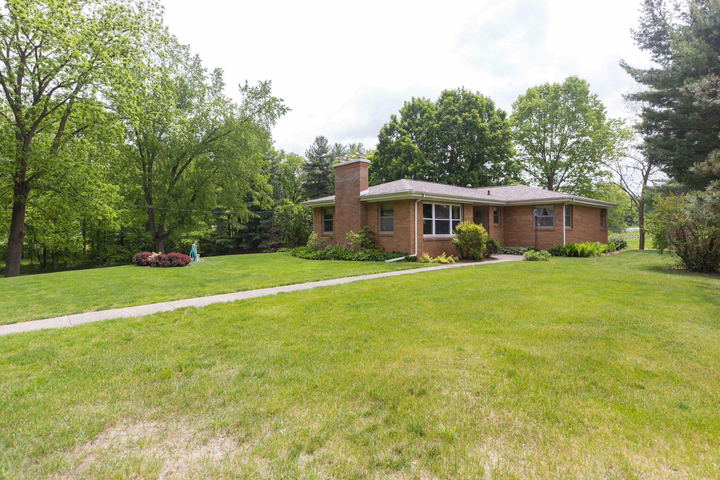 Property Photo: 2080 Harrah Road MI 49120