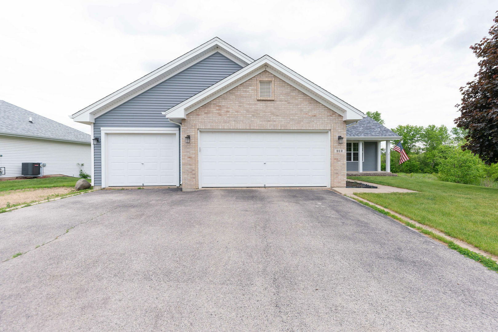 Property Photo:  912 Meadow Lane  IL 61088 
