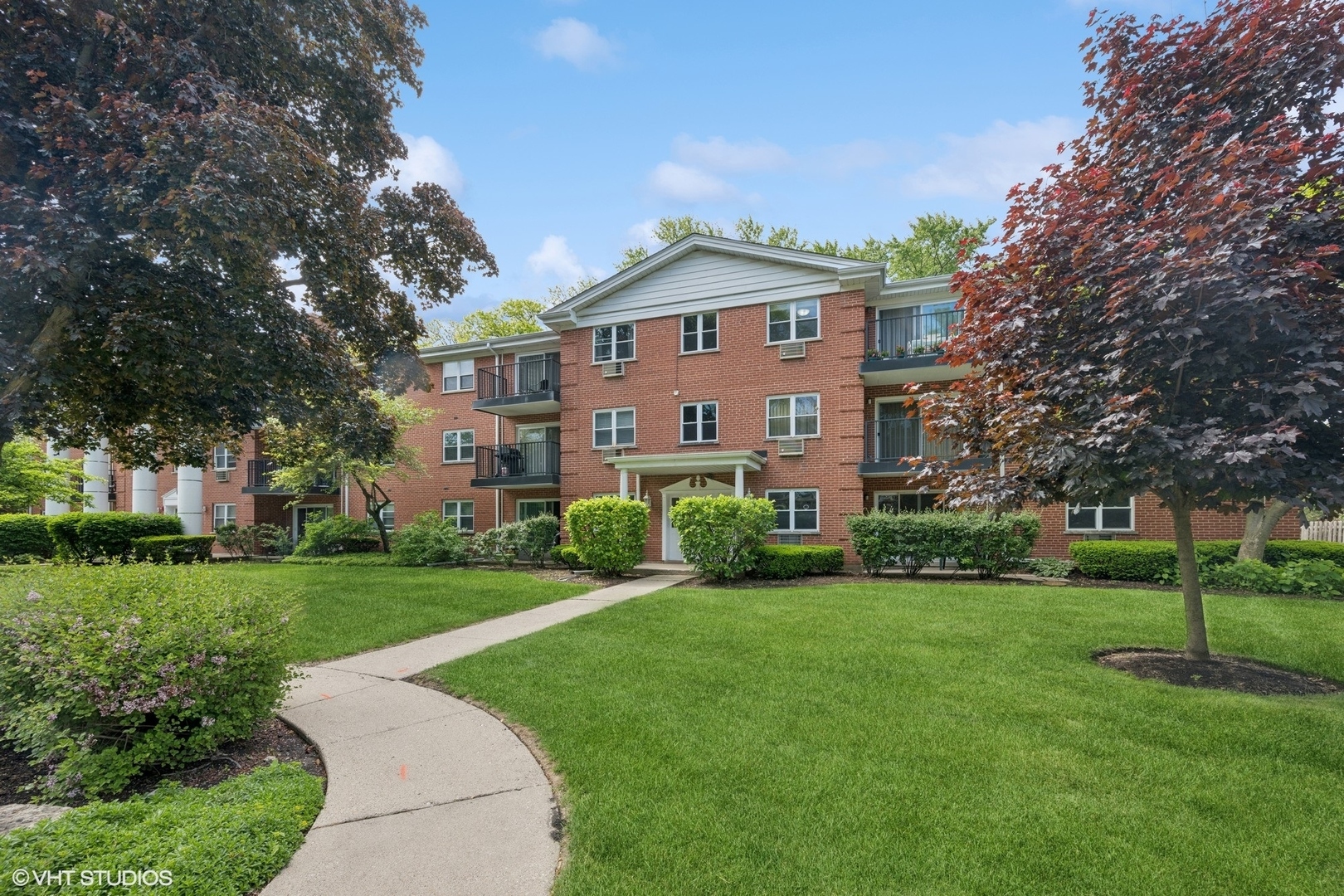 Property Photo: 801 E Miner Street 1A IL 60004