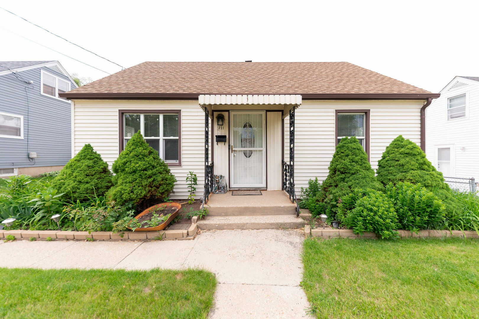 Property Photo: 711 29th Street IL 61108
