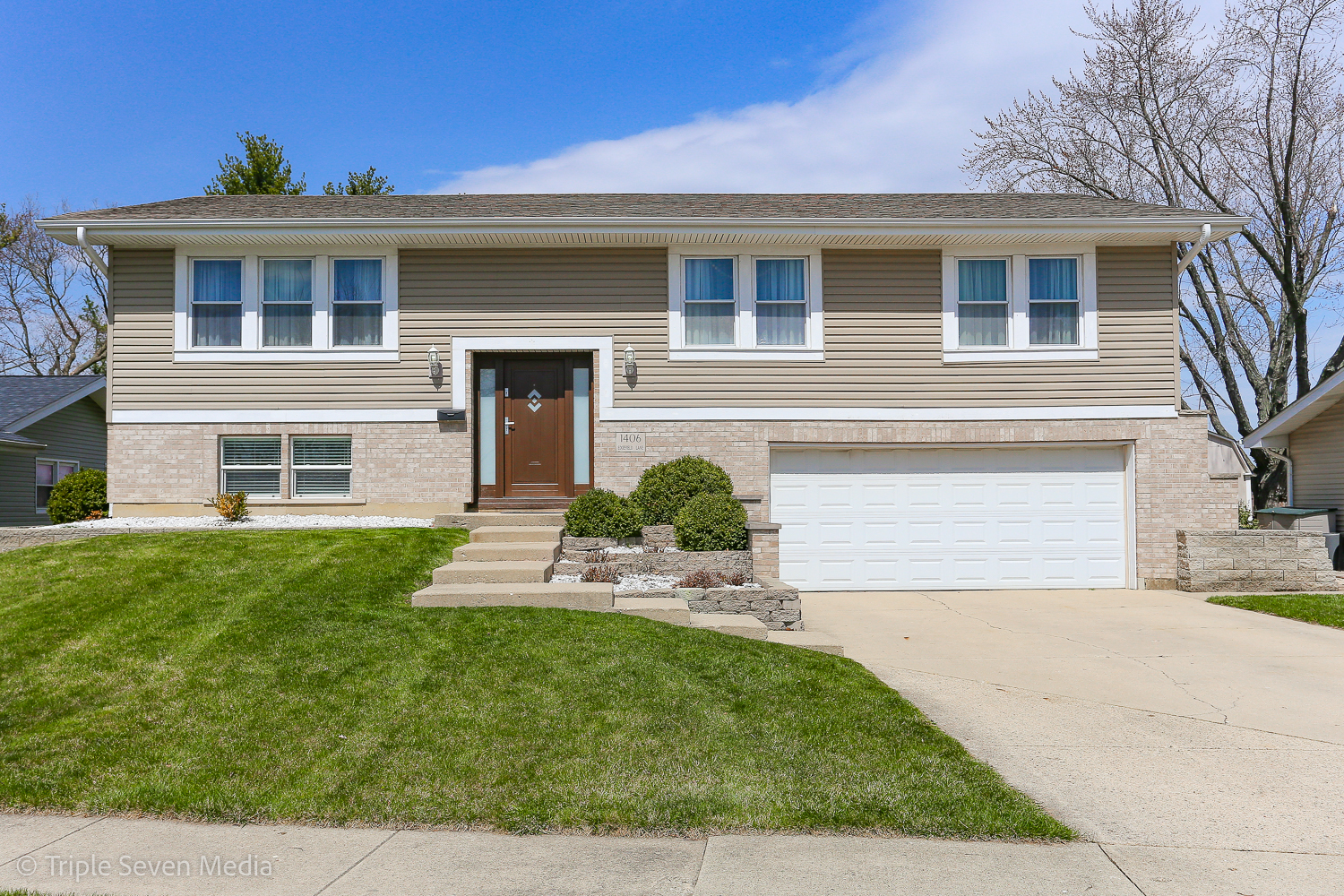Property Photo: 1406 Edgefield Lane IL 60169