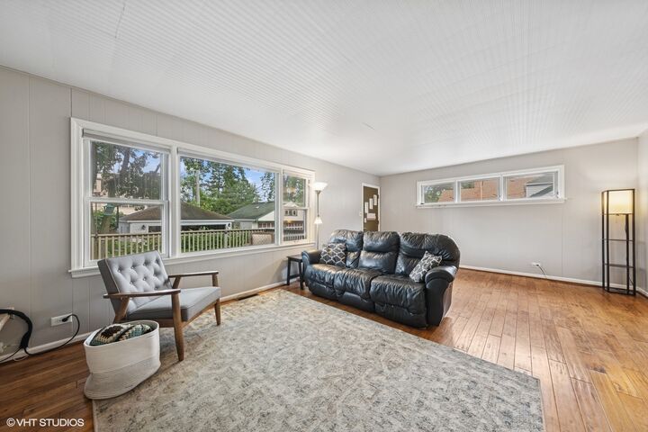 Property Photo: 732 S La Grange Road IL 60525