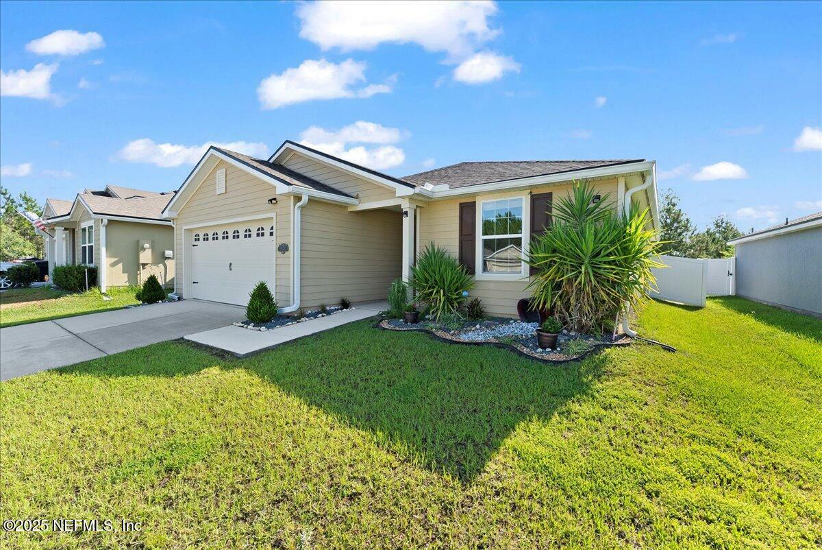 Property Photo: 1923 Applegate Lane FL 32068