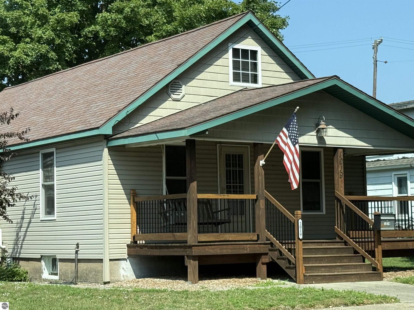 Property Photo: 1019 2nd Avenue MI 49601