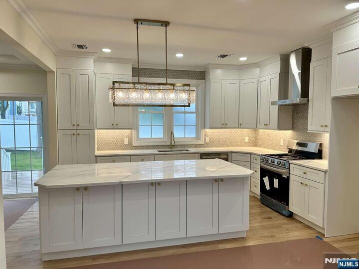 Property Photo:  178 Leonard Place  NJ 07031 