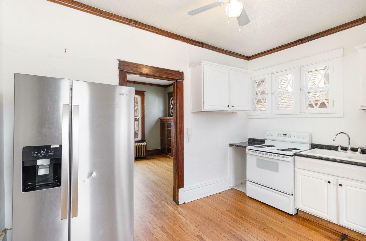 Property Photo:  914 Arkwright Street  MN 55130 