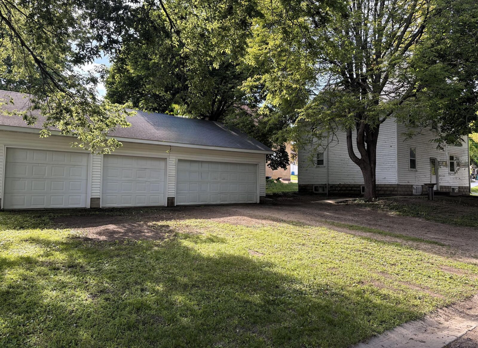 Property Photo: 620 E 3rd Street MN 56031