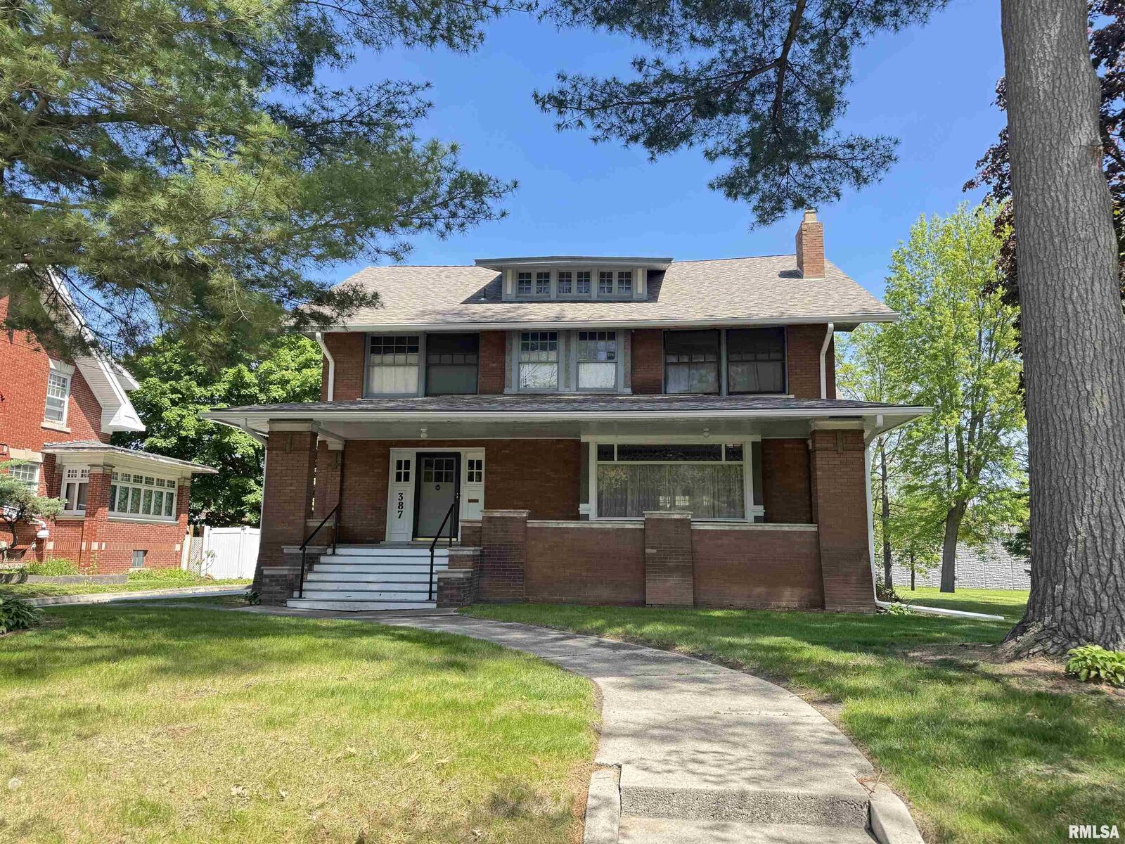 Property Photo:  387 N Kellogg Street  IL 61401 