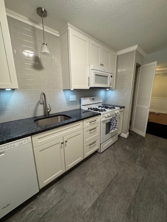 Property Photo: 1 Greenbriar 107 MA 01864