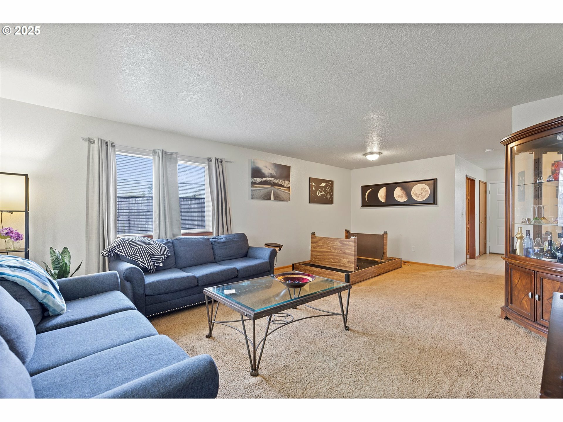 Property Photo: 420 W Gloucester St OR 97027