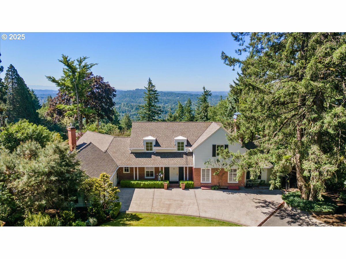 4326 SW Arthur Way  Portland OR 97221 photo