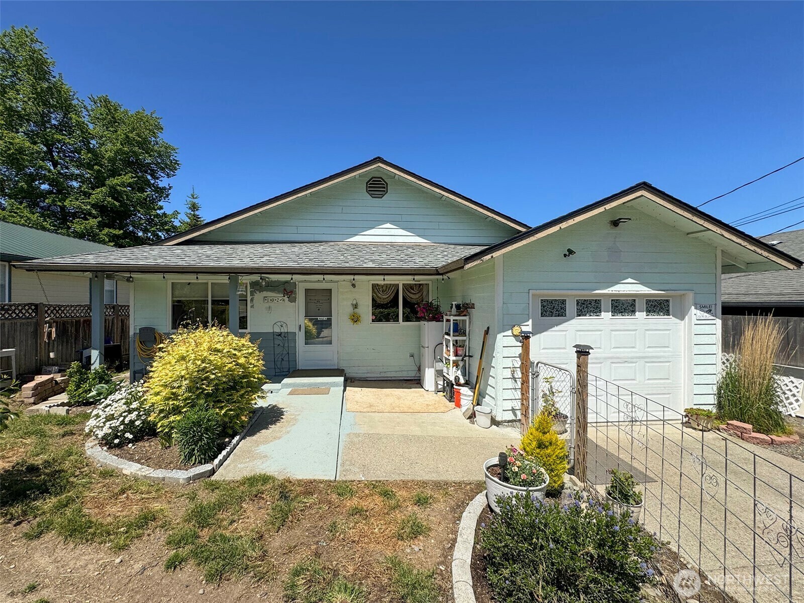 Property Photo: 1029 W Fountain Street WA 98363